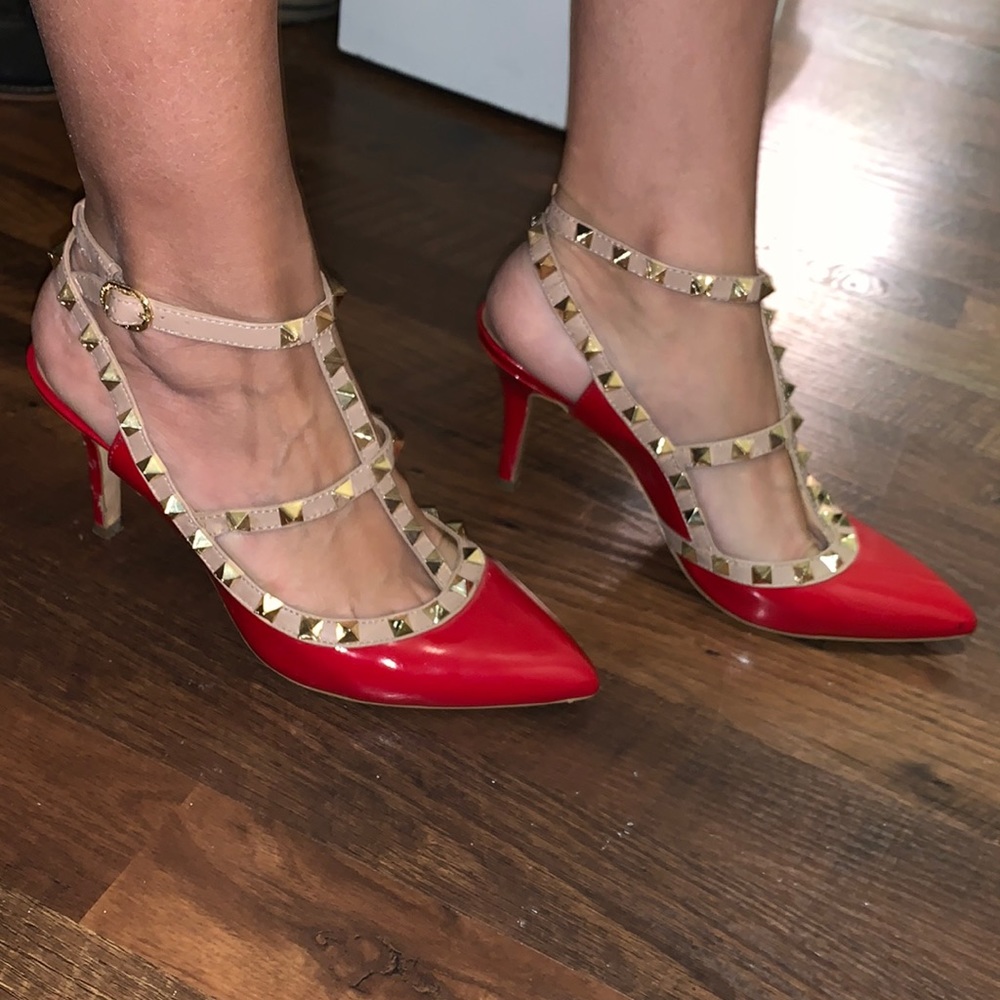 Lightly worn Arturo Chiang size 7 heels!